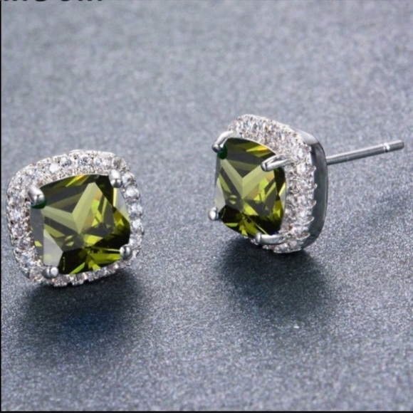 💫New Silver Green Peridot Halo Diamonds Earrings - Picture 3 of 4